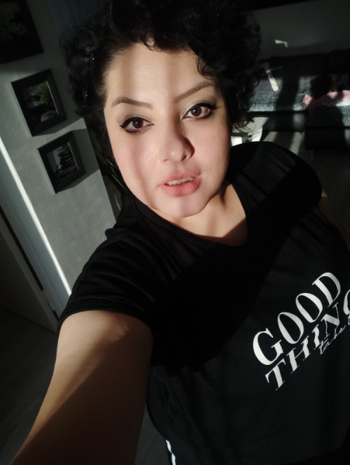 Sada Sultani beim Lesefestival Literatur auf der Parkbank in Cottbus 